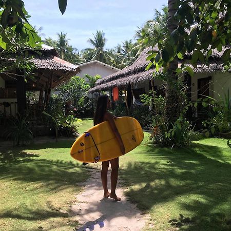 ペサンガン サーフキャンプ ホテル Siargao エクステリア 写真