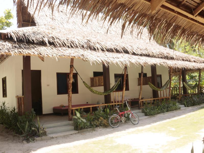 ペサンガン サーフキャンプ ホテル Siargao エクステリア 写真